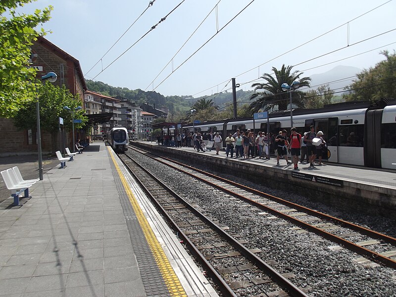 File:Deba Euskotren station 06.JPG