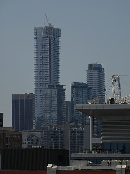 File:Distant view of a highrise under construction near Dundas Square, downtown Toronto, 2016 07 18 (5).JPG - panoramio.jpg