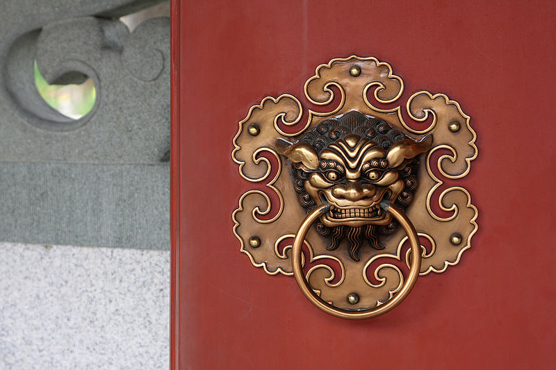 File:Doorknob buddhist temple amk.jpg