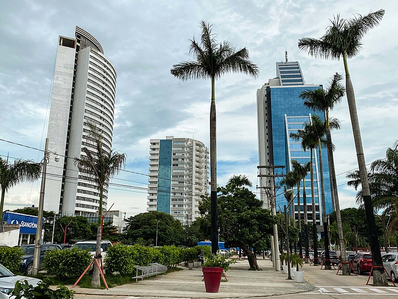 File:Edificios en Equipetrol, Santa Cruz de la Sierra, Bolivia.jpg