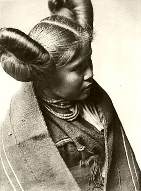 Chaiwa, a Tewa girl with a butterfly whorl hairstyle, photographed by Edward S. Curtis in 1922 Edward S. Curtis Collection People 023.jpg