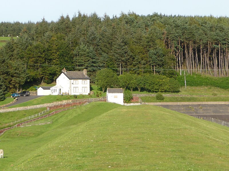 File:Elslack Reservoir 09.jpg