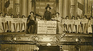 Emmeline Pankhurst speaking at a Women's Social and Political Union (WSPU) meeting, 1912. (22505190368).jpg