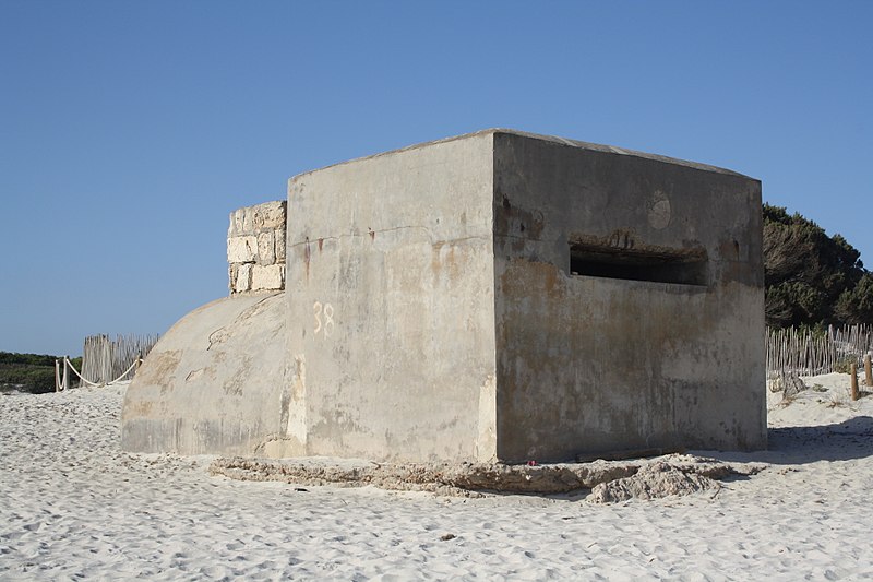 File:Es Trenc, Mallorca, Spanish Civil War fortifications.jpg