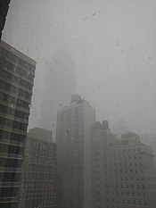 Empire State Building pendant une tempête de neige