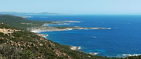 Halvøya og Bruzzi Island (i bakgrunnen)