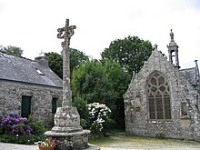 Chapelle et croix visibles dans le film Un long dimanche de fiançailles.