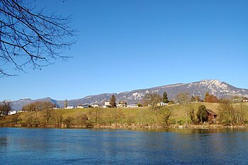 Die Aare und Feldbrunnen-St. Niklaus mit dem Jura-Bergzug im Hintergrund