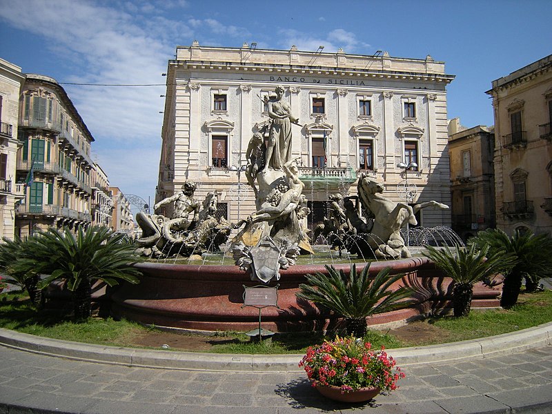 File:Fontana di Diana - Syracuse.jpg