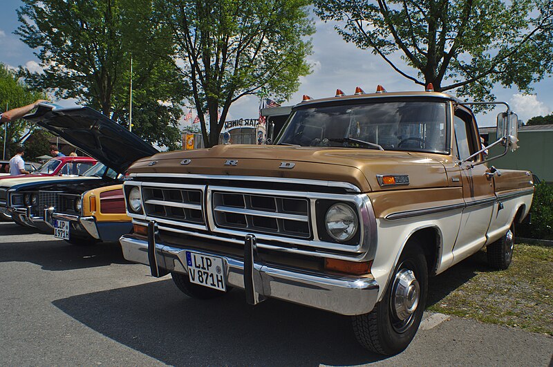 File:Ford F-250 Custom Camper Special, 1971 (41554895645).jpg