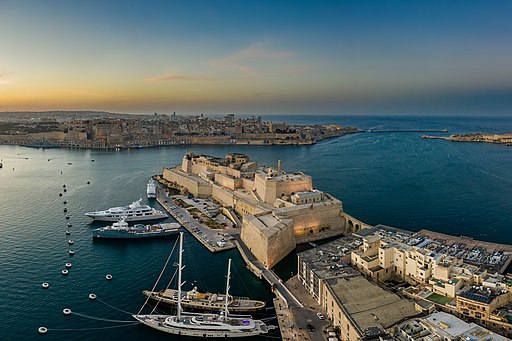 Fort St. Angelo in Birgu (Luftbild). Blick nordwärts, im Hintergrund die Stadt Valletta