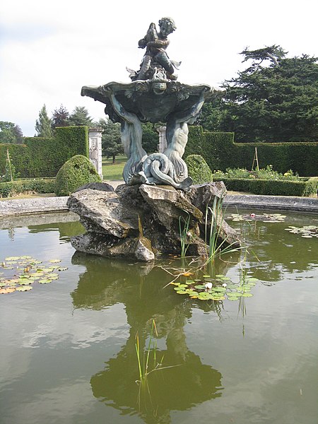 File:Fountain at Luton Hoo (geograph 5840689).jpg