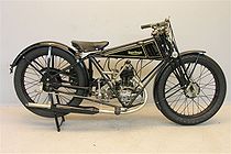 Francis-Barnett 175 cc met een JAP-zijklepmotor uit 1926, met het driehoeksframe van aan elkaar geschroefde buizen.