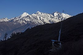 ラスワ郡チャンダンバリから見たガネッシュ・ヒマール