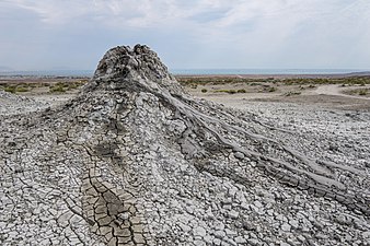 Gobustan çamur volkanı.jpg