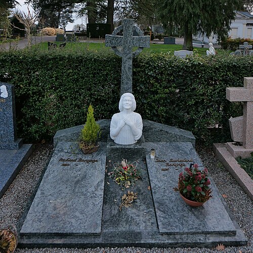 Sutherland's grave (right) with a bust of her at the cemetery of Clarens in the Swiss canton of Vaud with Lake Geneva in the background. On the left i