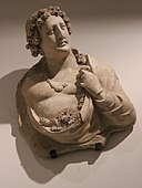 Deva; secolul al IV-lea spre al V-lea d.Hr.; stuc; înălțime: 55 cm; Muzeul Guimet (Paris)[73]