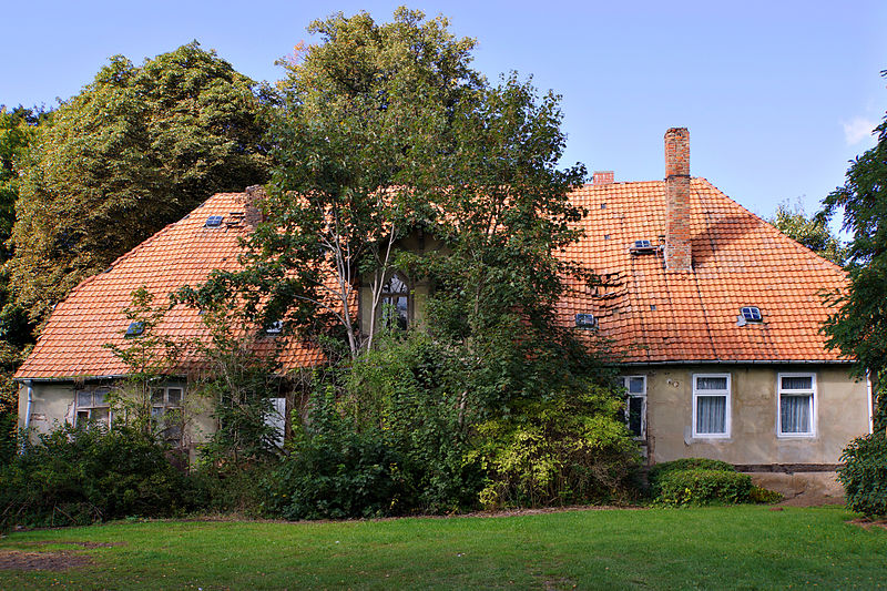 File:Gutshaus mit Park.JPG