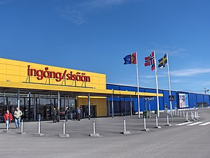 Inngangen til Ikea i Haparanda har skilting på svensk og finsk.