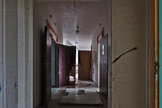 Hallway and doors in Sanatorium du Basil, Stoumont, Belgium (DSCF3558-hdr).jpg