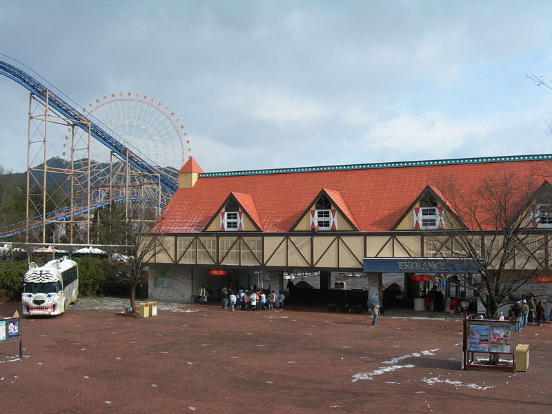 File:Himeji-central-park-entrance.JPG