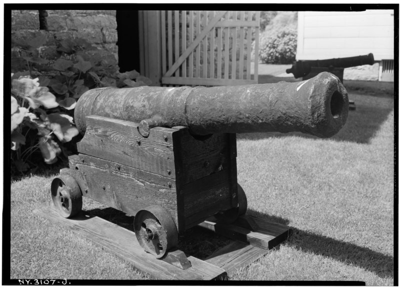 File:Historic American Buildings Survey (Fed.) June 16, 1940, Stanley P. Mixon, Photographer, (J) EXTERIOR, DETAIL VIEW OF OLD FIELD PIECES, NORTH OF HOUSE, NEAR BLOCKHOUSE. - Johnson HABS NY,18-JONTO,1-24.tif