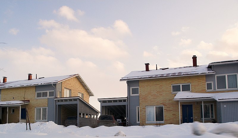 File:Houses in Saaristokaupunki Kuopio.jpg