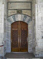 Palais De Topkapı: Histoire et conception du palais, La porte de lAuguste ou porte Impériale, Première cour