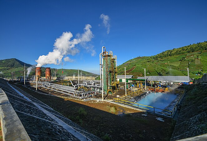 Pipe installation to channel geothermal gas into electrical energy at Geo Dipa Energi Dieng Banjarnegara Central Java. Photo by Haridi123