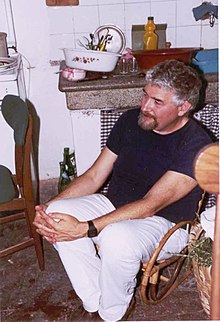 Жан-Луи Фландрен на стуле.jpg