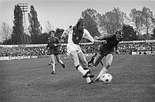 Jensen scoort voor Ajax het eerste doelpunt, rechts Huyg van Haarlem, Bestanddeelnr 930-4917.jpg 