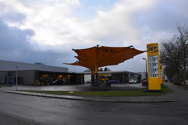 File:Jet Tankstelle an der Pagenstecher.jpg