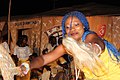 Jeunes femmes dansent sur musique traditionnelle au Bénin 07