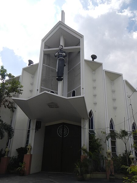 File:JfSanFranciscoMabalacatHighwayChapel03fvf.JPG