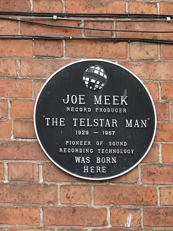 This first Joe Meek plaque at 1 Market Square was replaced by an official blue plaque in 2011