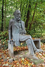 Ein Denkmal und seine später als Museum ausgebaute Villa erinnern daran, dass der Dichter Theodor Storm von 1880 bis 1888 in Hanerau-Hademarschen lebte und wirkte. In jenen Jahren schrieb er unter anderem auch seine wohl bekannteste Novelle, den Schimmelreiter.