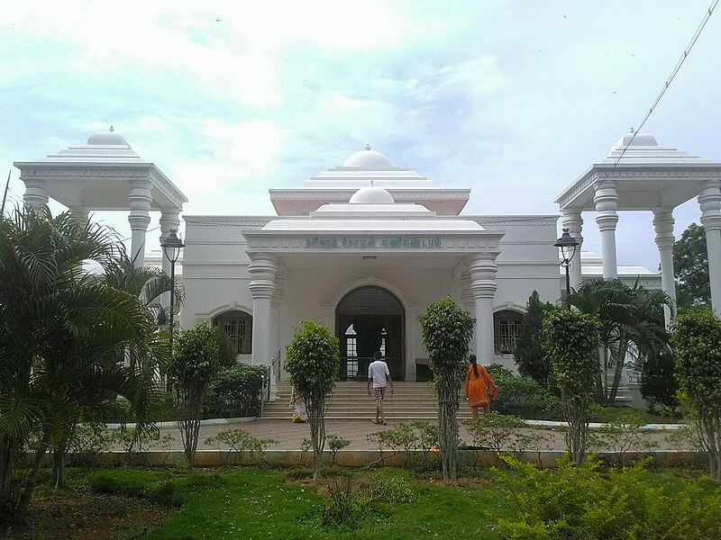 File:Karikala Cholan Memorial.jpg