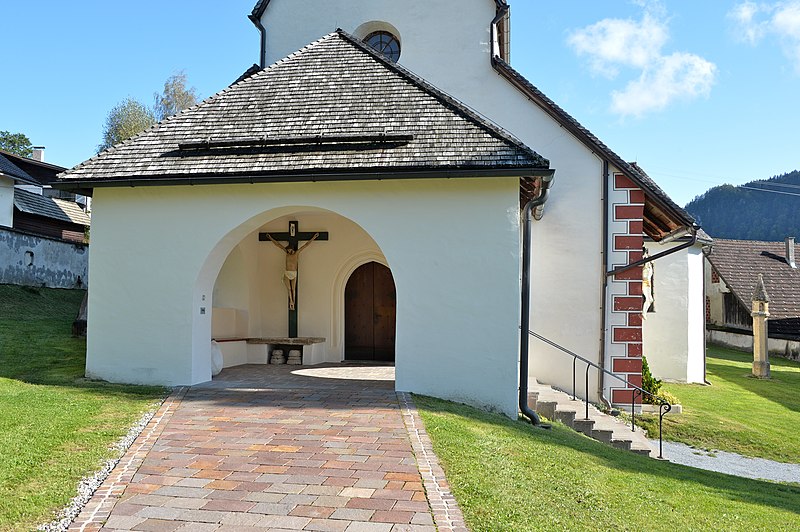 File:Keutschach Pfarrkirche Hll Georg und Bartholomaeus Vorhalle 25092014 041.jpg