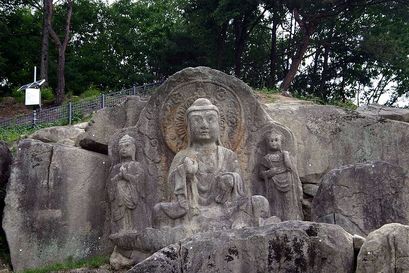 Archivo:Korea-Yeongju-Rock carved Buddha statues-01.jpg