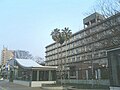 九州大学六本松キャンパス本館と六本松駅