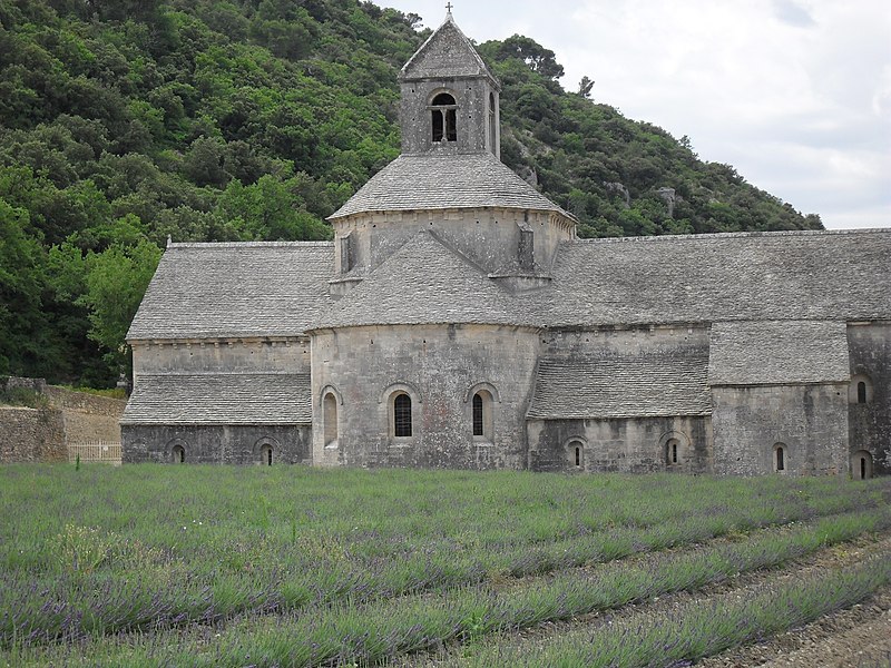 File:L'Abbaye de Sénanque.jpg