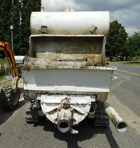 File:LC10 - Schwing concrete pump.jpg