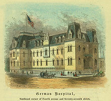 Цветное изображение здания, идентифицированного как Немецкая больница, с мансардной крышей.