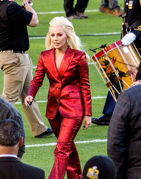 ไฟล์:Lady_Gaga_Super_Bowl_50_National_anthem.jpg