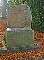 Sachgesamtheitsbestandteil der Sachgesamtheit Todesmarsch Schwarzheide–Theresienstadt 1945 mit Monolith und Gedenktafel