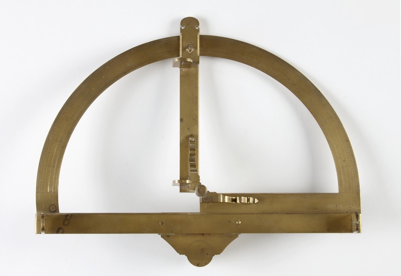 File:Lantmätarhalvcirkel av förgylld mässing för horisontell och vertikal vinkelmätning,1600-1675 - Skoklosters slott - 92880.tif