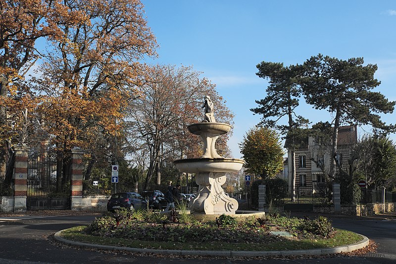 File:Le Vésinet Fontaine 160.jpg