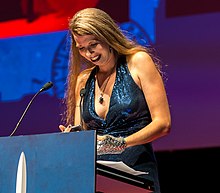 Liz Gorinsky accepting the Hugo Award, 2017 Liz Gorinsky, Hugo Awards Ceremony, Worldcon, Helsinki (cropped).jpg