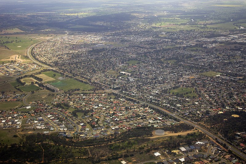 File:Looking northwest over the western suburbs of Wagga Wagga.jpg