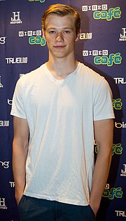 Gambar mini seharga Lucas Till